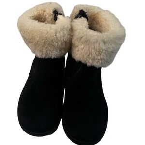 Carefully Chosen ❤️ Toddler black UGG boots: cozy, warm, & easy zip on